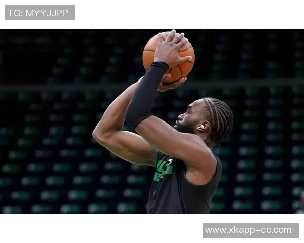 杰伦布朗强调年轻锋线心态稳定继续为他们提供支持与成长机会